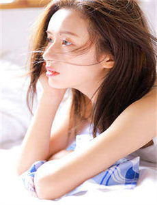 《与美女上司同居》